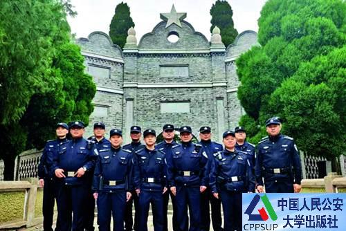 按住Ctrl键+鼠标滚轮缩放